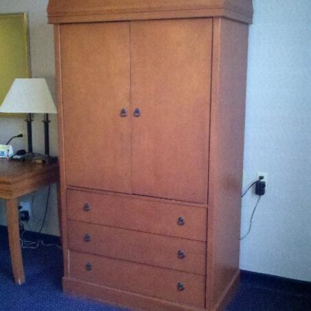 Hotel Liquidation - Armoire