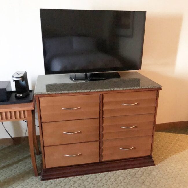 Hotel Liquidation - Martinville Chest 1